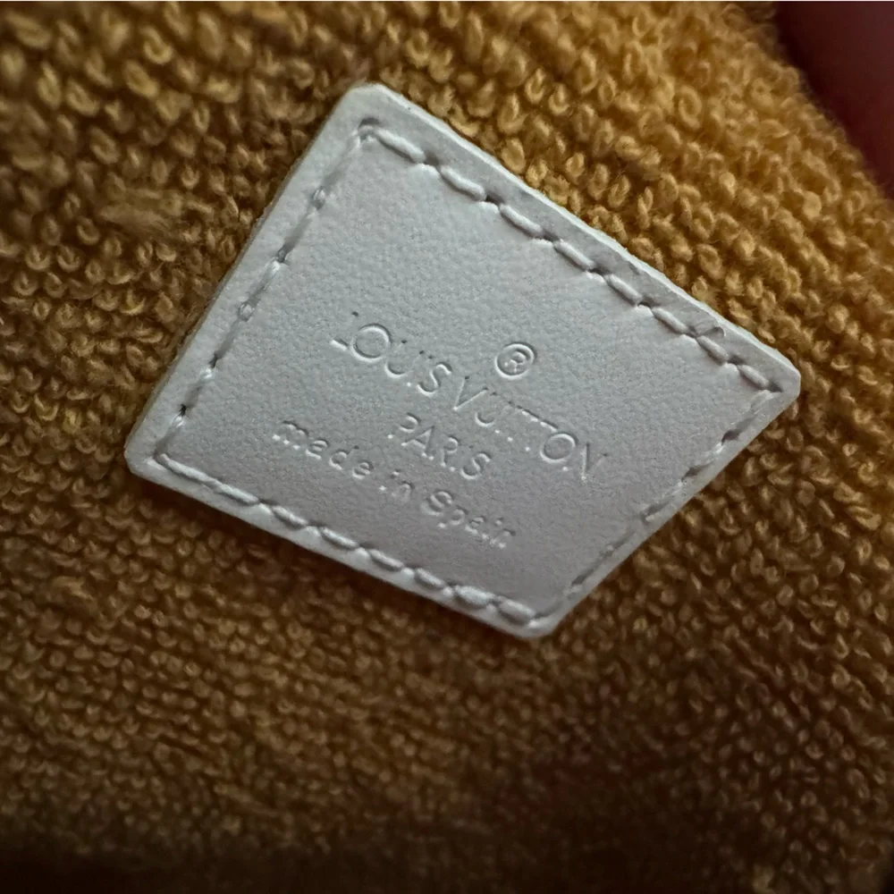 Louis Vuitton Epi Plage Lagoon Bay Tote with COA and LV Dust Bag - EUC - Picture 6 of 15